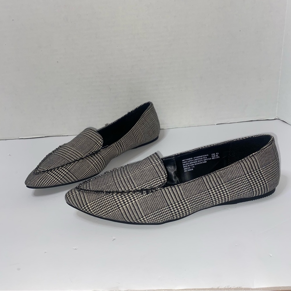 Time and Tru Trendy Black/White Pattern Knit Flats Size 81/2